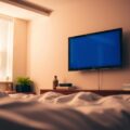 Na jakiej wysokości telewizor w sypialni – kąt patrzenia w pozycji leżącej