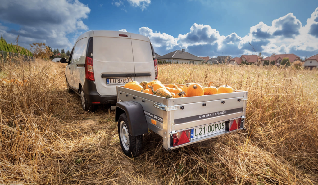 Jazda z przyczepą samochodową — co mówią przepisy?