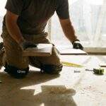 Grubość paneli podłogowych: czy 12 mm jest zawsze lepsze niż 8 mm?