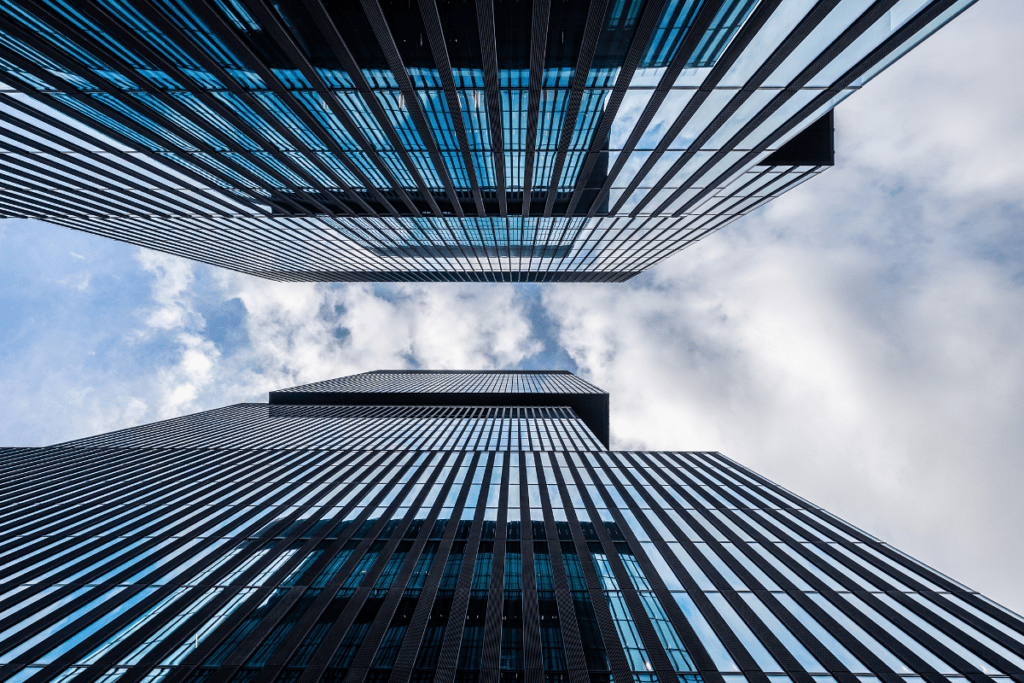 Umowy w biznesie – najczęstsze błędy, które mogą kosztować firmę najwięcej