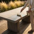 Jak czyścić i impregnować meble ogrodowe z betonu architektonicznego?