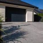 Jak estetycznie i funkcjonalnie utwardzić podjazd do garażu?