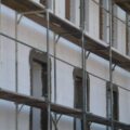 Czym zastąpić styropian na elewacji? Porównanie wełny mineralnej i innych materiałów izolacyjnych