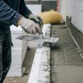 Jak zrobić elewację na lata? Technologia i etapy prac