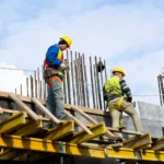 Polecane spodnie robocze na budowę – sprawdź, na co zwracać uwagę